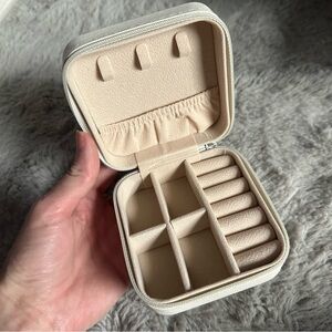 Faux Leather Jewelry Organizer Travel Case Off White Cream New Vacation